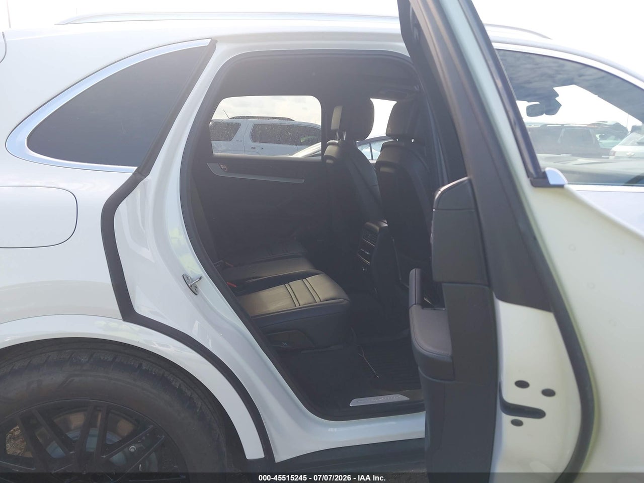 WP1AA2AY1RD****** · 2024 PORSCHE CAYENNE · 8/11