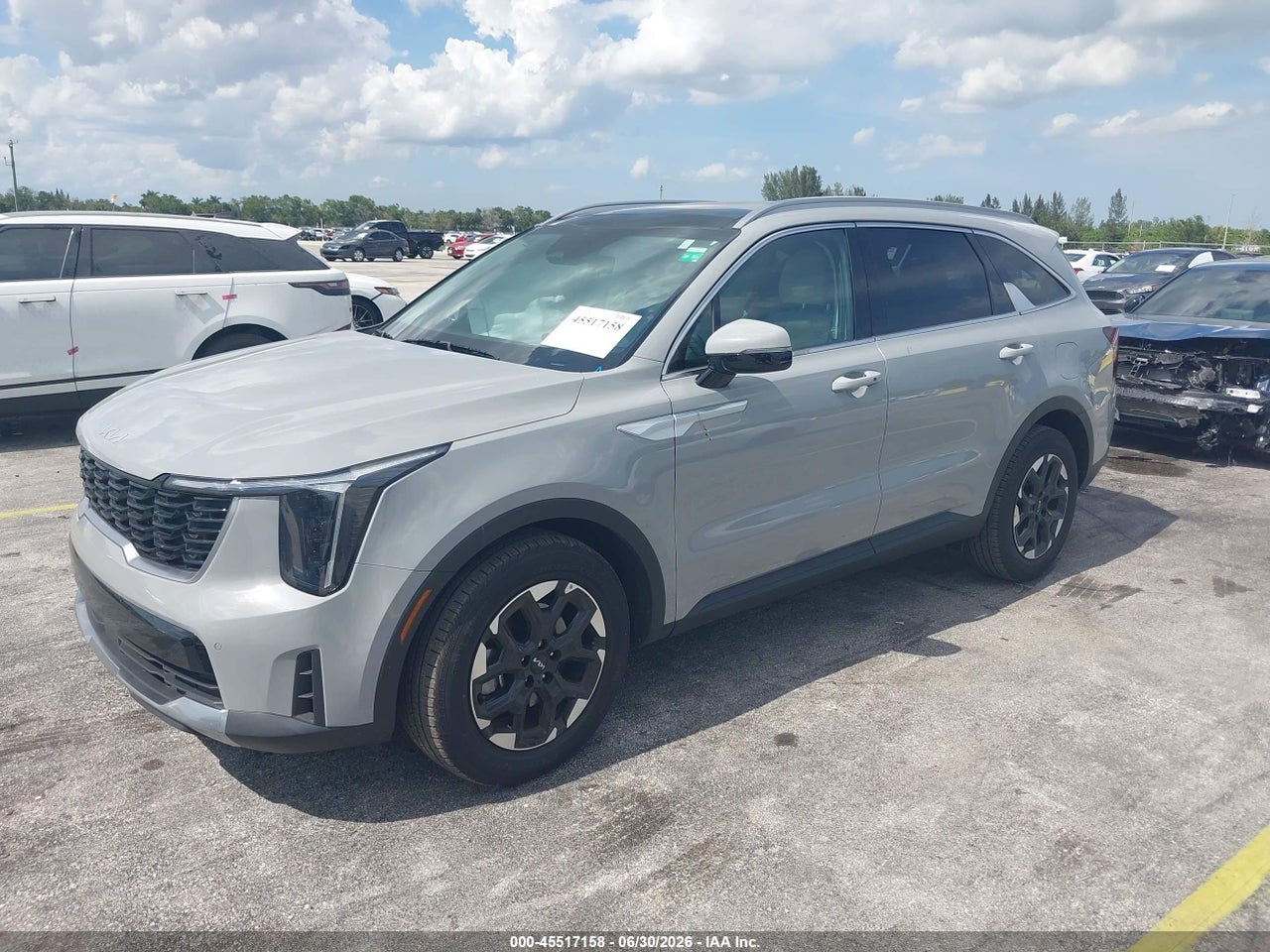 2025 KIA SORENTO S · 2/11