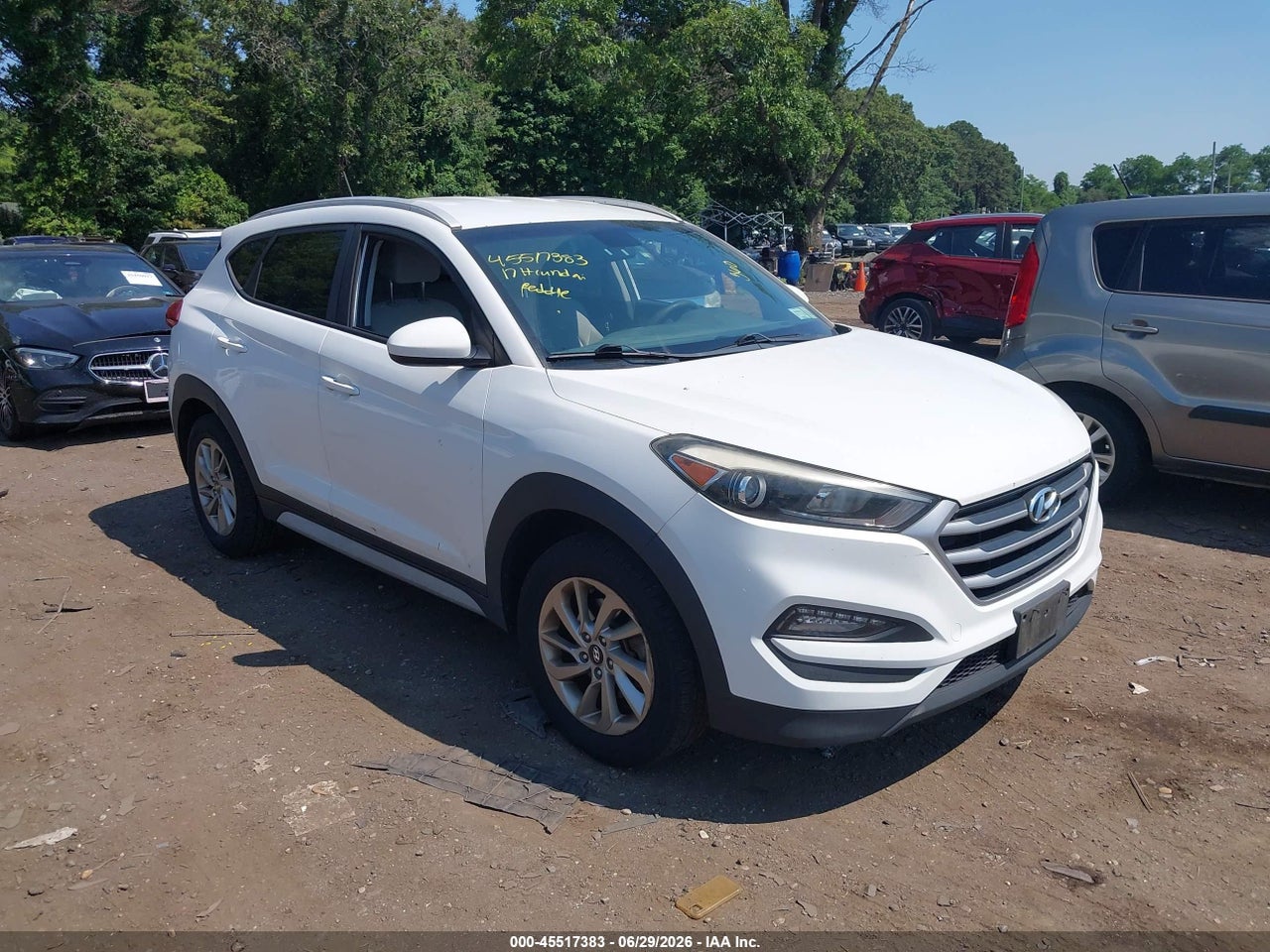 KM8J3CA45HU****** · 2017 HYUNDAI TUCSON SE