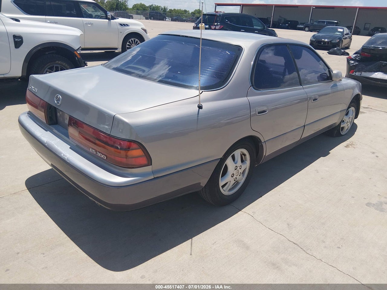 1993 LEXUS ES 300 · 4/10
