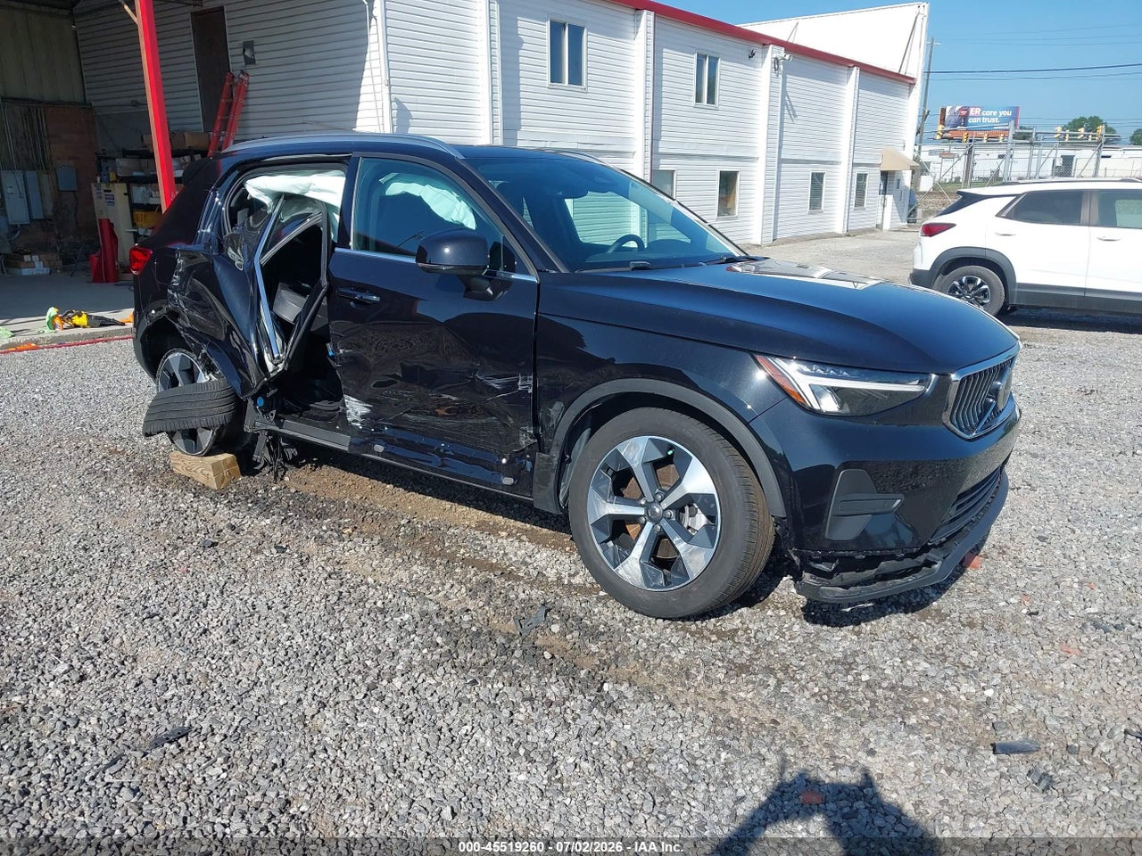 YV4L12UJ2S2****** · 2025 VOLVO XC40 B5 CORE BRIGHT THEME