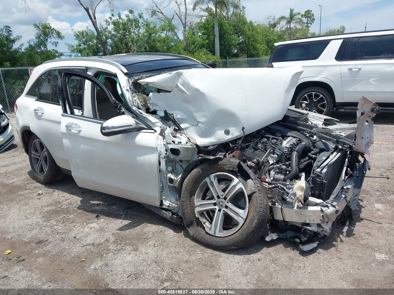 WDC0G8DB9LF****** · 2020 MERCEDES-BENZ GLC 300