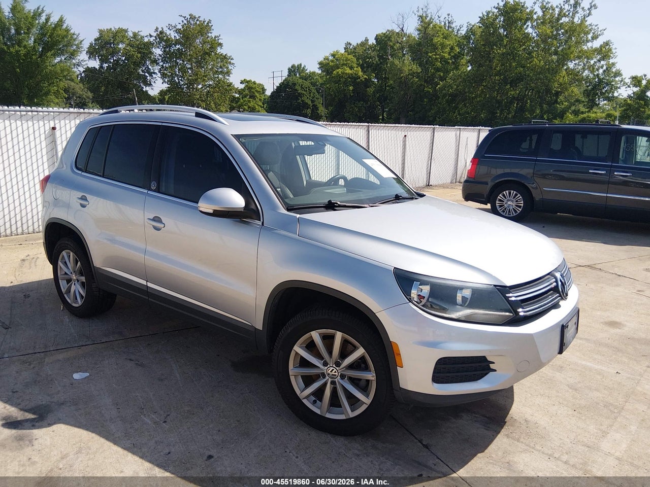 WVGRV7AX8HW****** · 2017 VOLKSWAGEN TIGUAN 2.0T WOLFSBURG EDITION