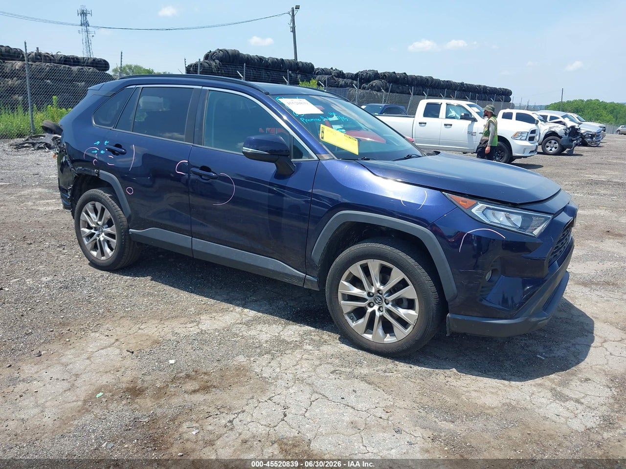 2T3A1RFV2KW****** · 2019 TOYOTA RAV4 XLE PREMIUM