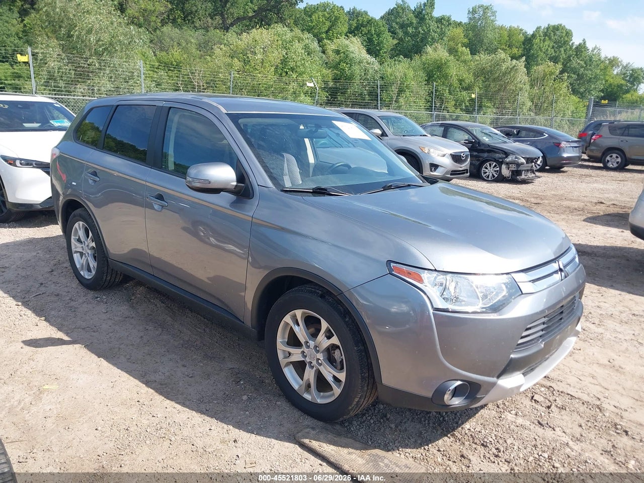 JA4AD3A3XFZ****** · 2015 MITSUBISHI OUTLANDER SE