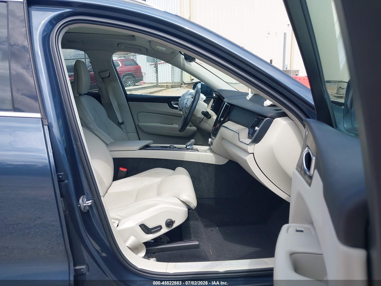 2022 VOLVO XC60 B5 INSCRIPTION · 5/11