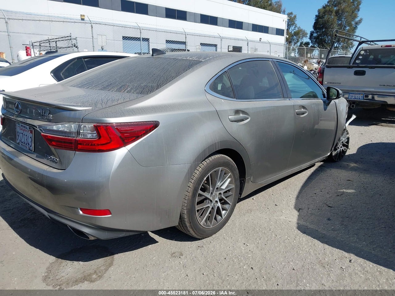 2017 LEXUS ES 350   · 4/11