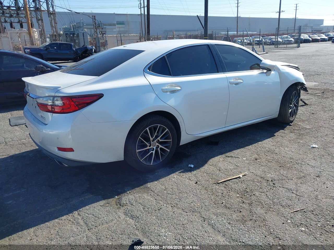 58ABK1GG9HU****** · 2017 LEXUS ES 350   · 4/10