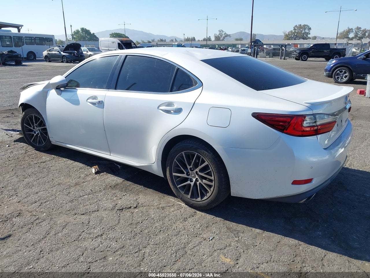 58ABK1GG9HU****** · 2017 LEXUS ES 350   · 3/10