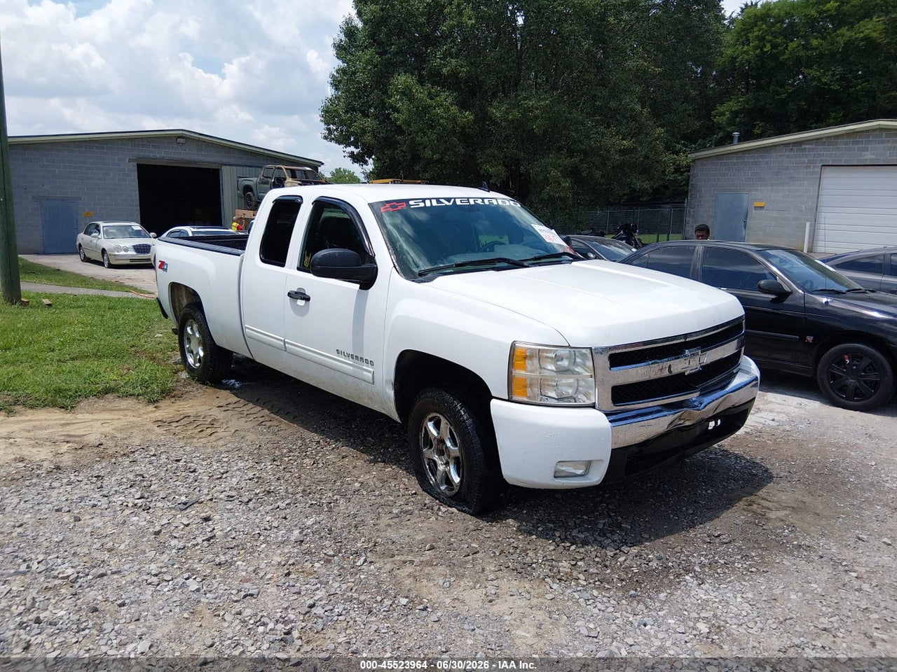 1GCRKSE32BZ****** · 2011 CHEVROLET SILVERADO 1500 LT
