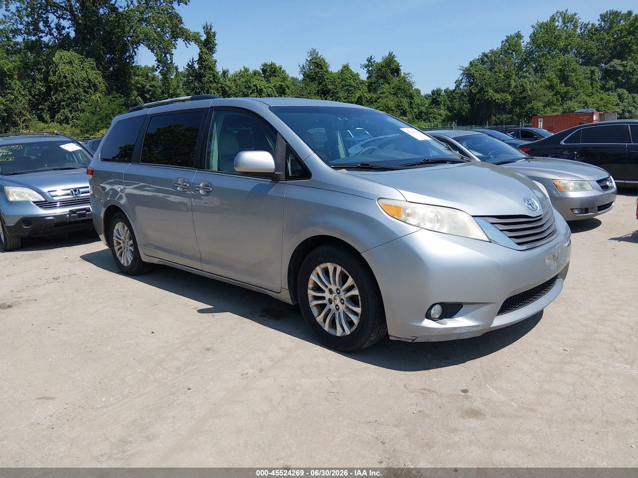 5TDYK3DC4BS****** · 2011 TOYOTA SIENNA XLE V6