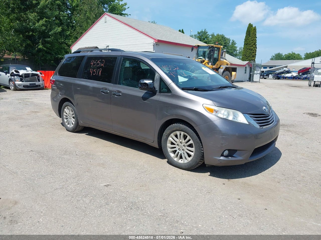 5TDYK3DC5GS****** · 2016 TOYOTA SIENNA XLE 8 PASSENGER