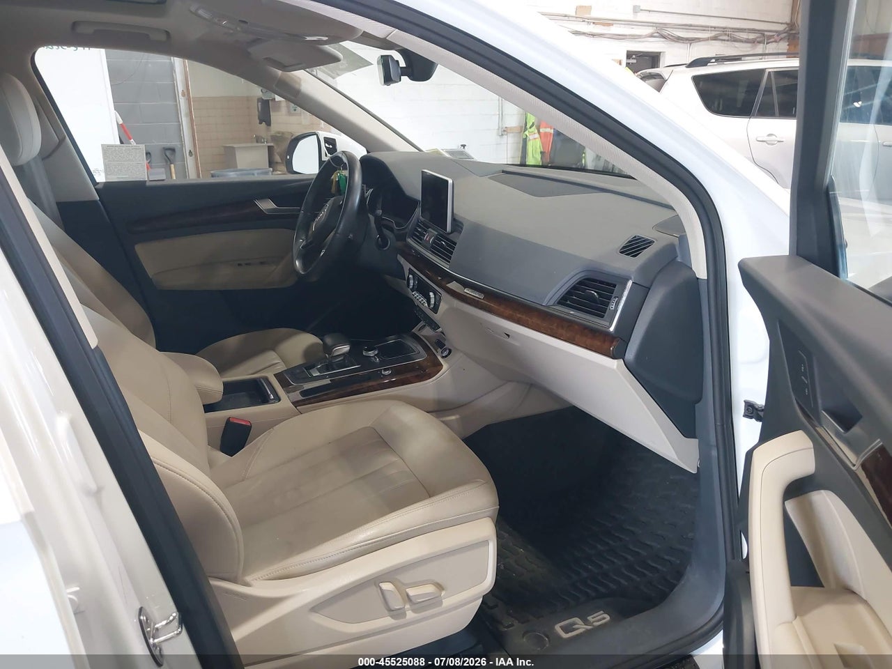 2018 AUDI Q5 2.0T PREMIUM/2.0T TECH PREMIUM · 5/11