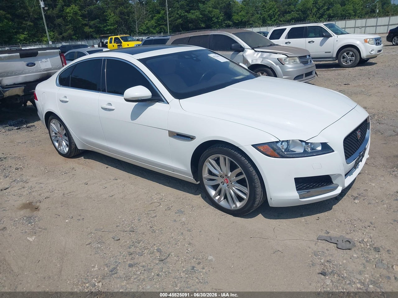 SAJBK4BVXHC****** · 2017 JAGUAR XF 35T PRESTIGE