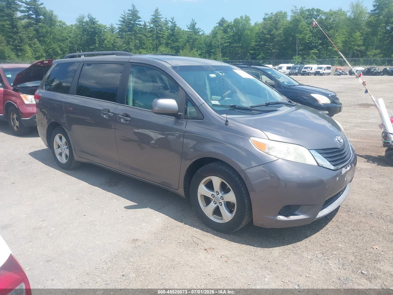 5TDKK3DC2BS****** · 2011 TOYOTA SIENNA LE V6