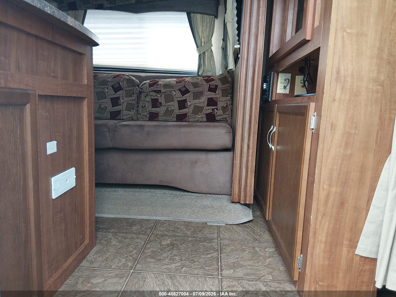 2011 JAYCO JAY FLIGHT   · 5/11