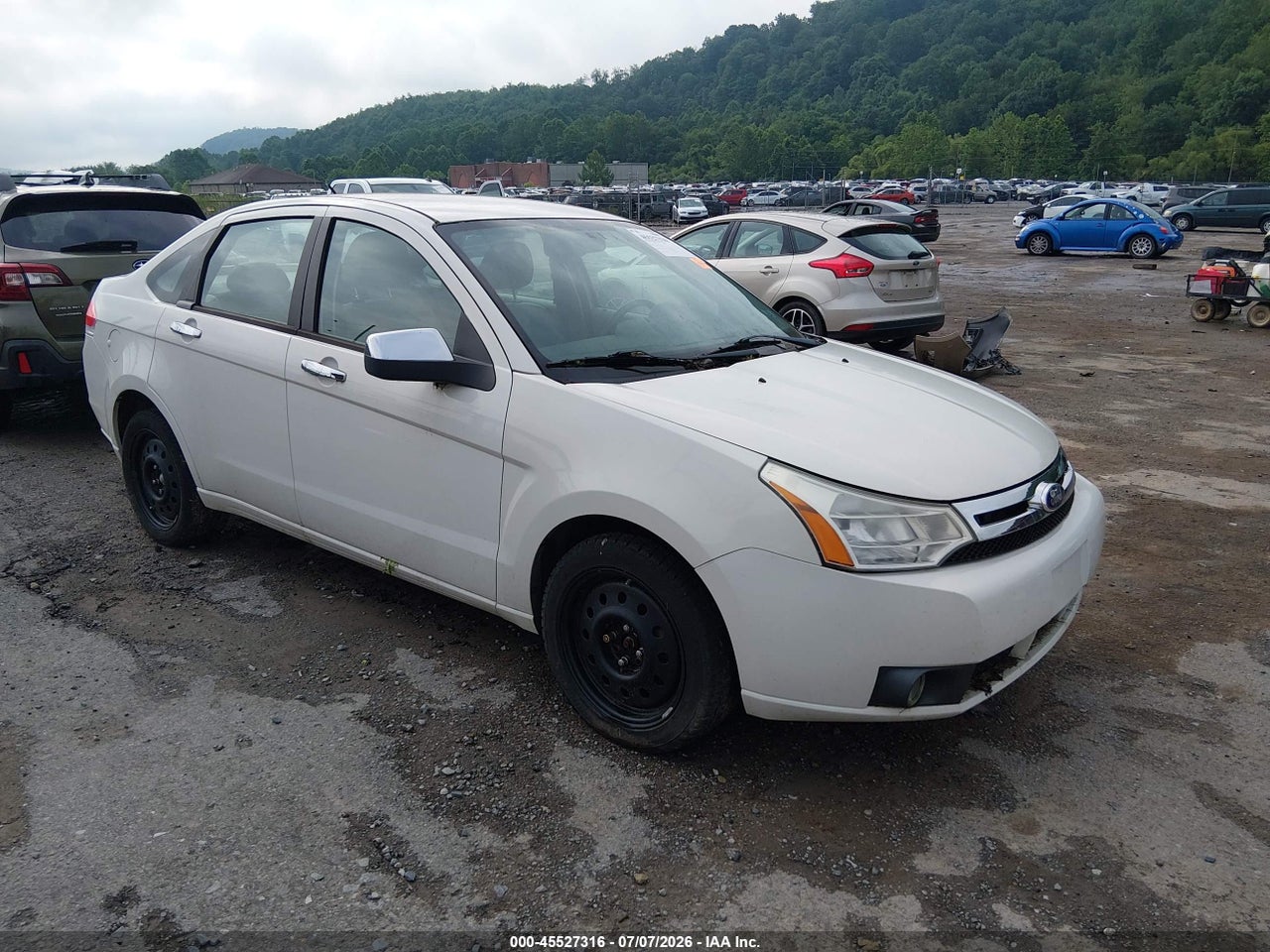 1FAHP3HN8BW****** · 2011 FORD FOCUS SEL