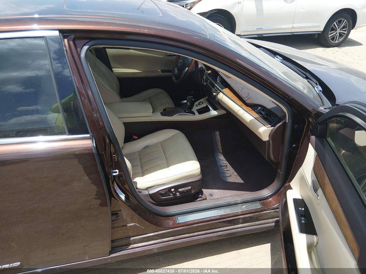 JTHBW1GG2G2****** · 2016 LEXUS ES 300H   · 5/11