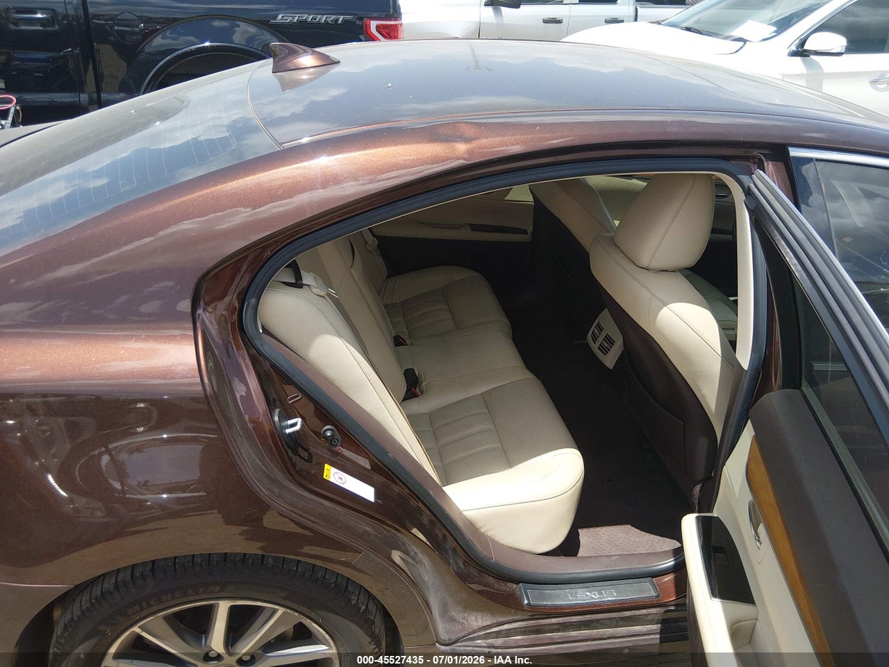 JTHBW1GG2G2****** · 2016 LEXUS ES 300H   · 8/11