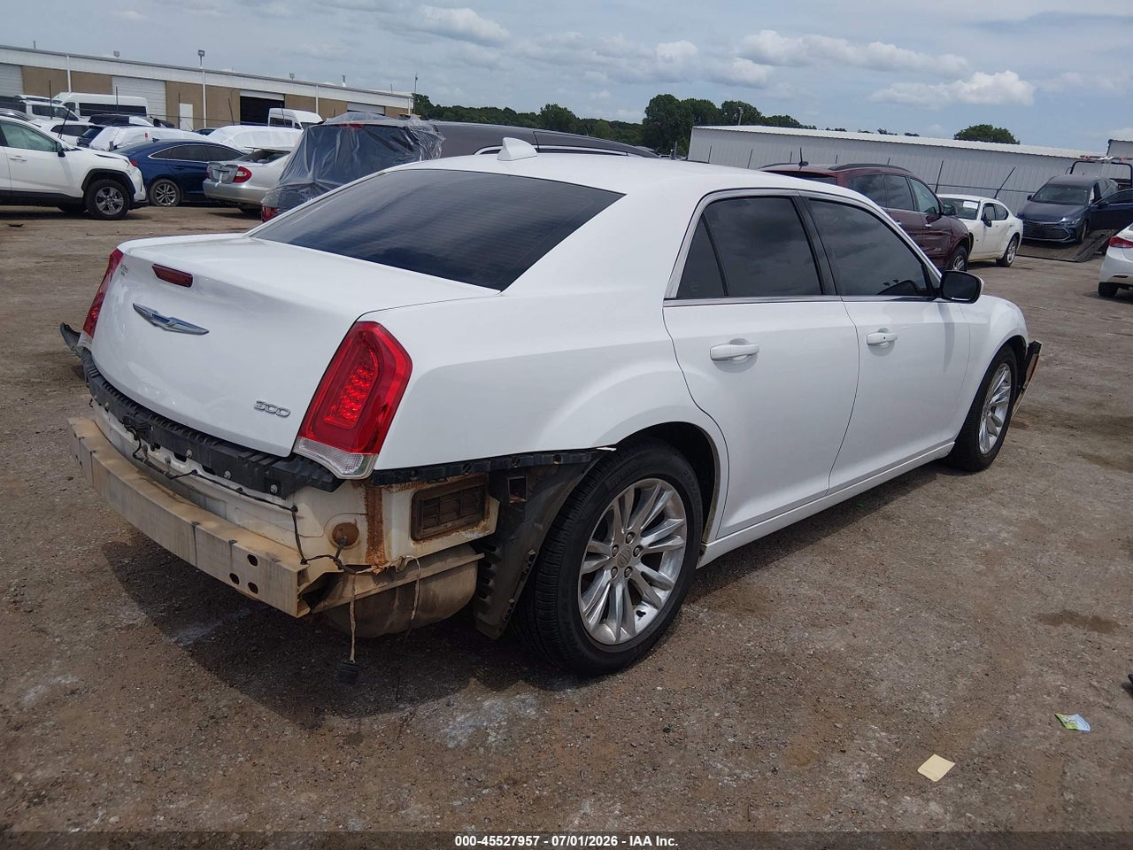 2017 CHRYSLER 300 LIMITED · 4/11