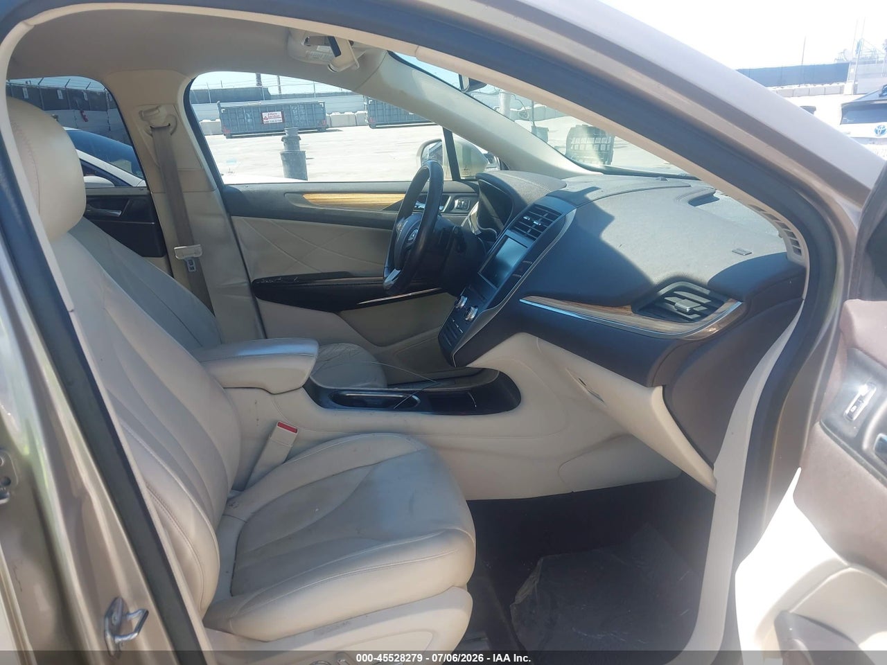 2015 LINCOLN MKC · 5/11