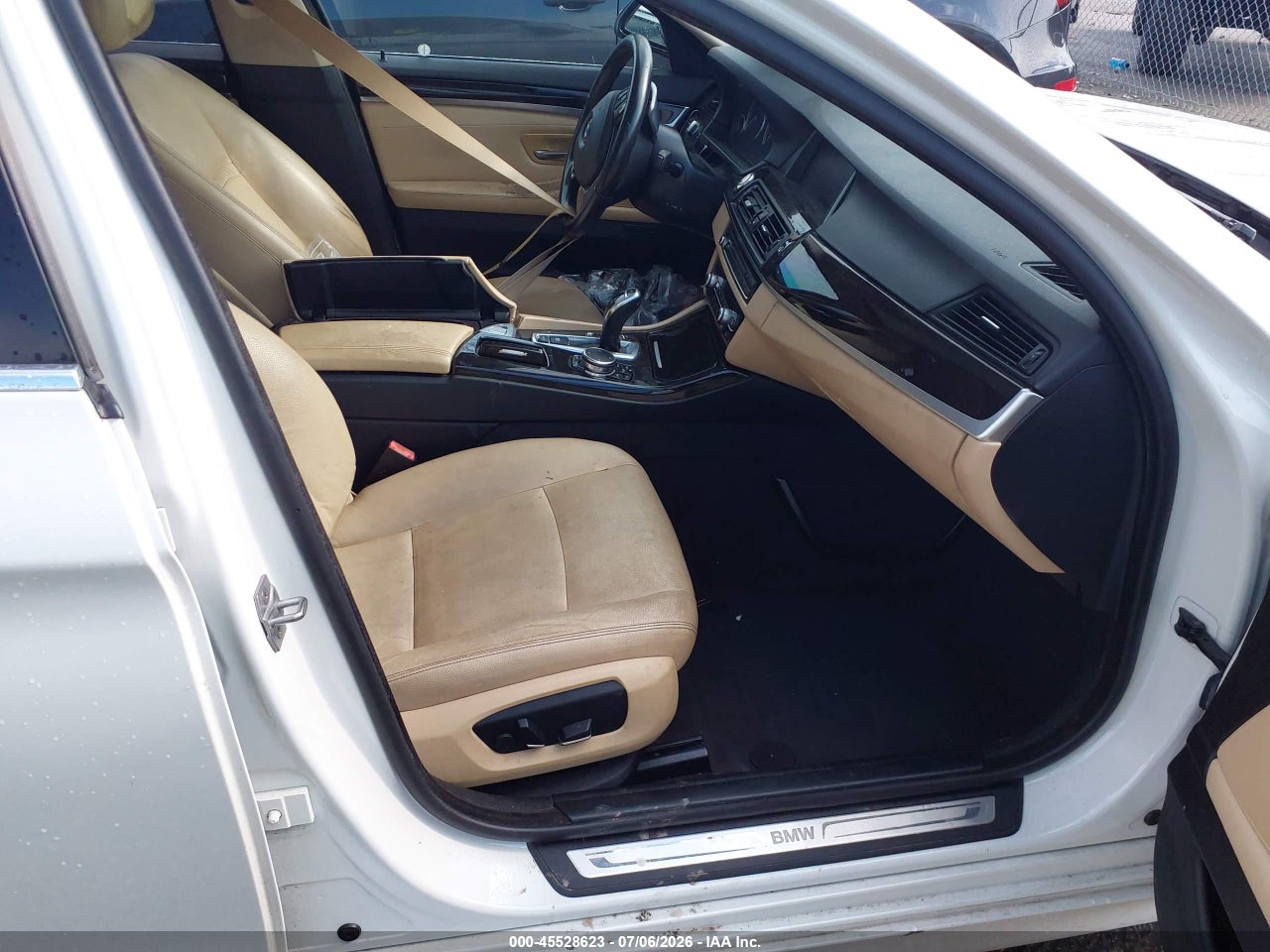 2016 BMW 528I   · 5/11