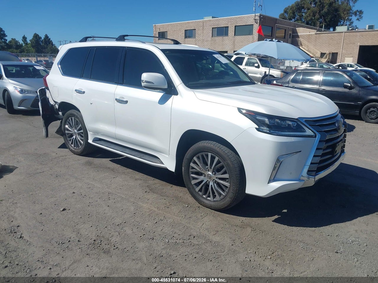 JTJHY7AXXK4****** · 2019 LEXUS LX 570 TWO-ROW
