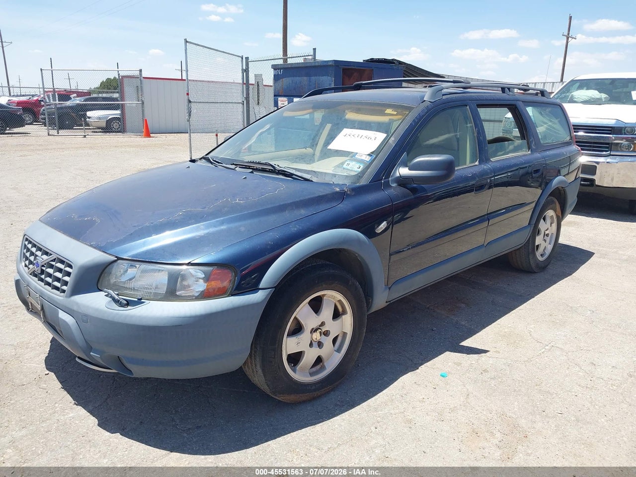 2001 VOLVO V70 XC · 2/11