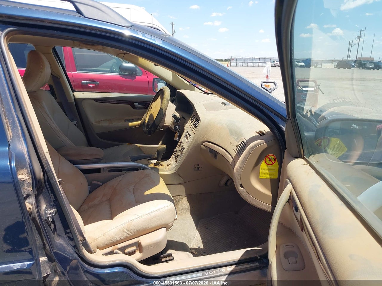 2001 VOLVO V70 XC · 5/11