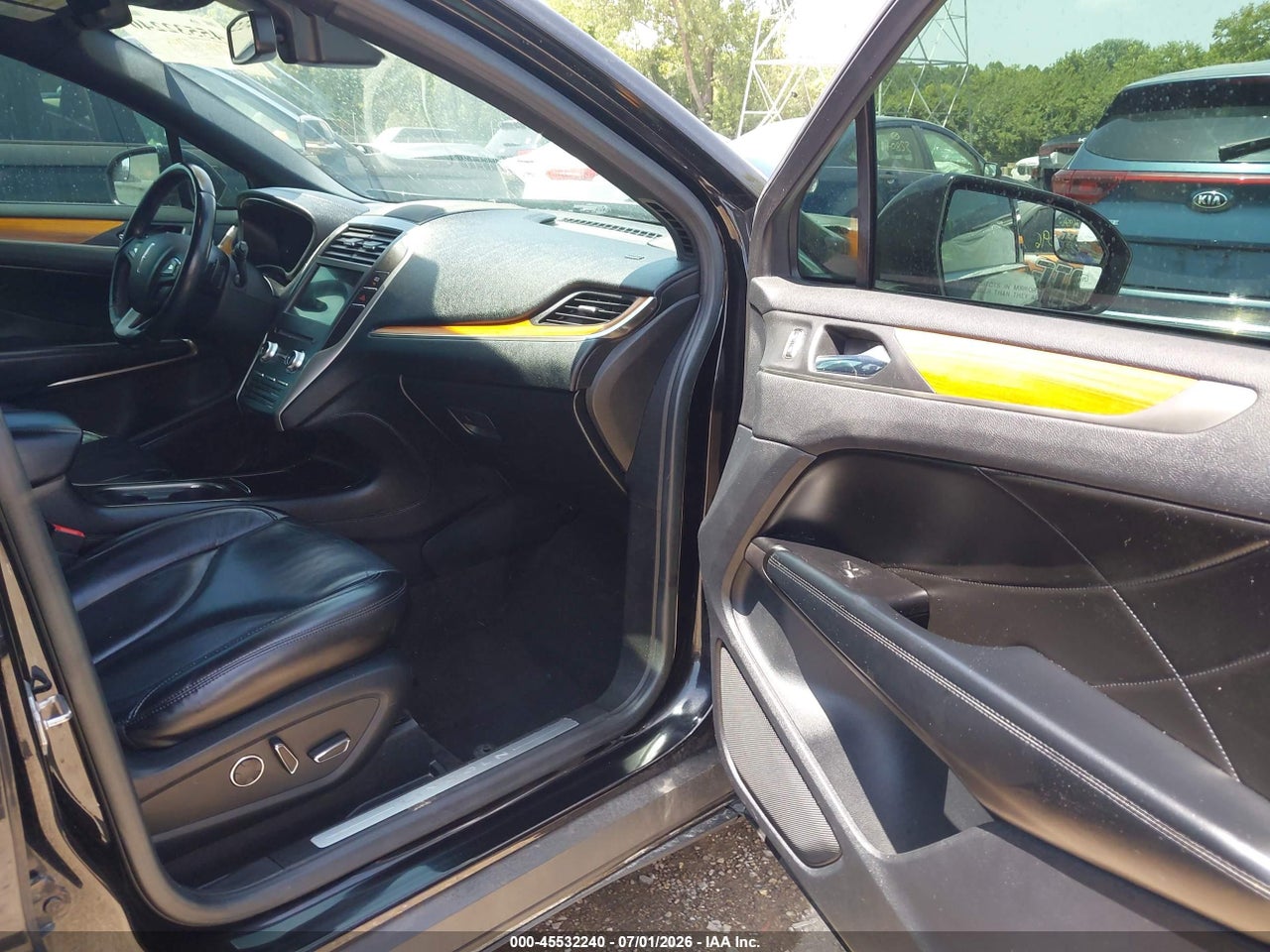 2019 LINCOLN MKC SELECT · 5/11