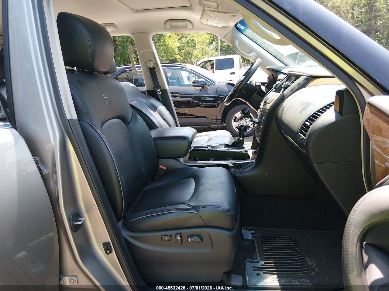 2012 INFINITI QX56   · 5/11