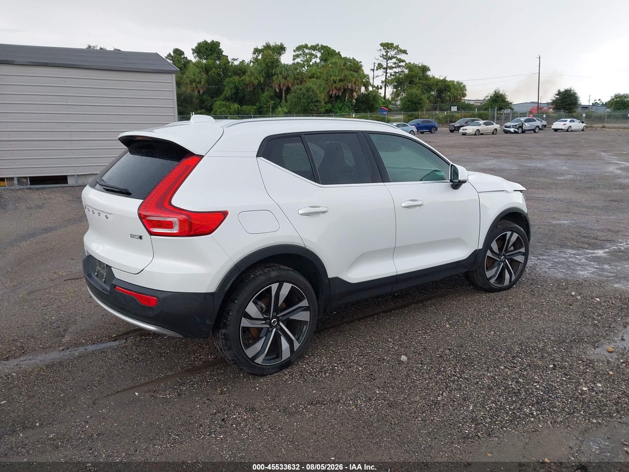 2024 VOLVO XC40 B5 PLUS BRIGHT THEME · 4/11