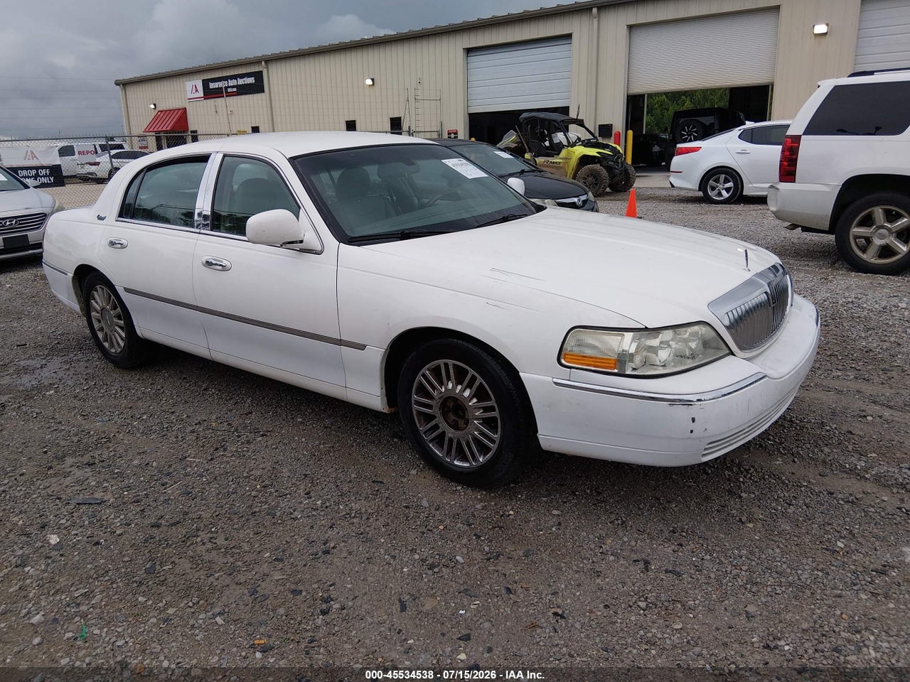 2LNBL8CV9AX****** · 2010 LINCOLN TOWN CAR SIGNATURE LIMITED