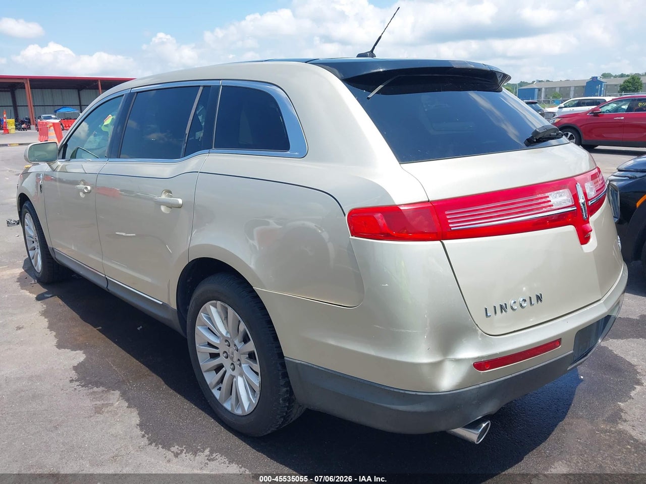 2010 LINCOLN MKT   · 6/11
