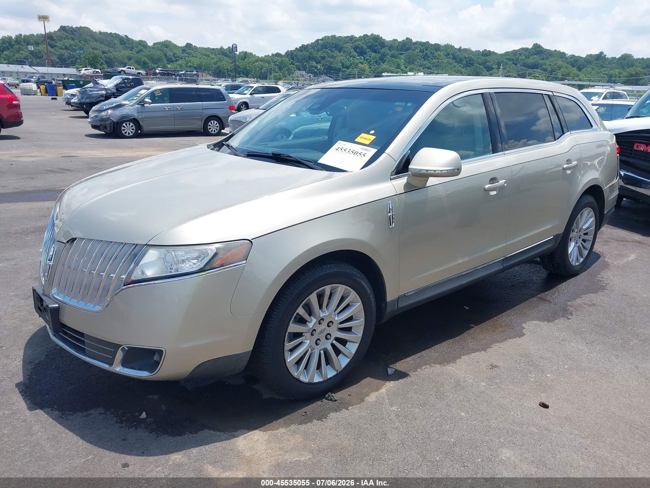 2010 LINCOLN MKT   · 2/11