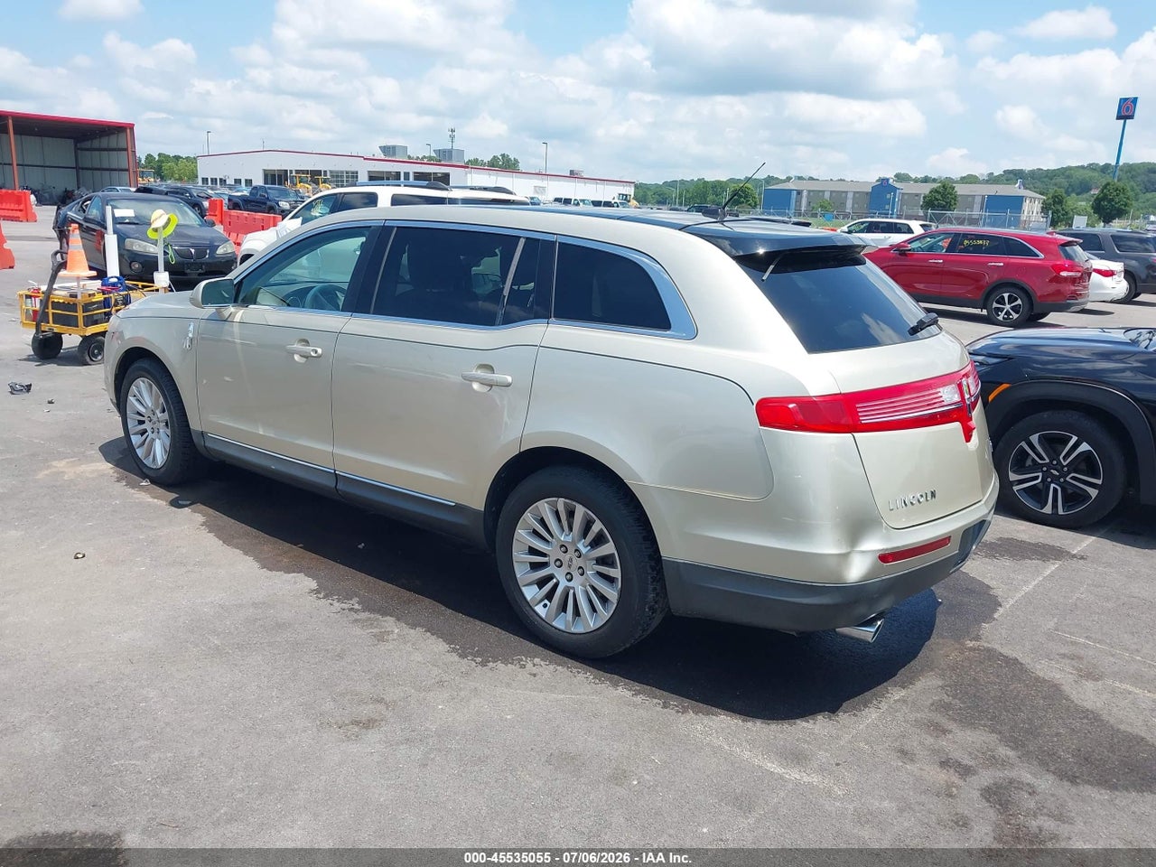 2010 LINCOLN MKT   · 3/11