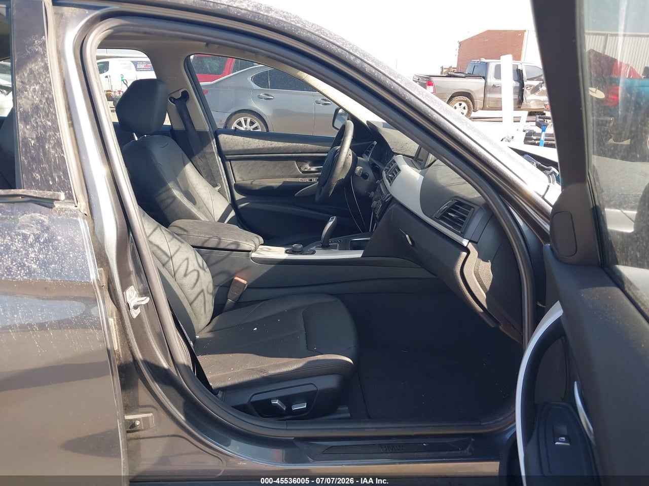 2017 BMW 320I   · 5/11