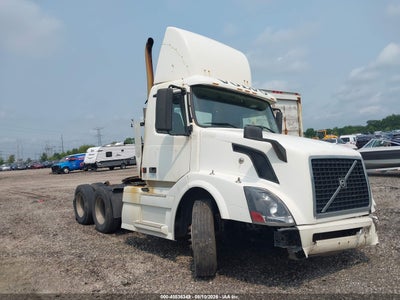 2004 VOLVO VN VNL