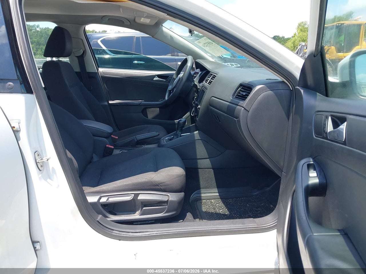 2016 VOLKSWAGEN JETTA 1.4T S · 5/11
