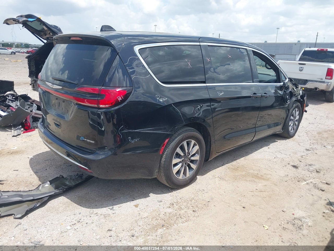 2025 CHRYSLER PACIFICA HYBRID SELECT · 4/11