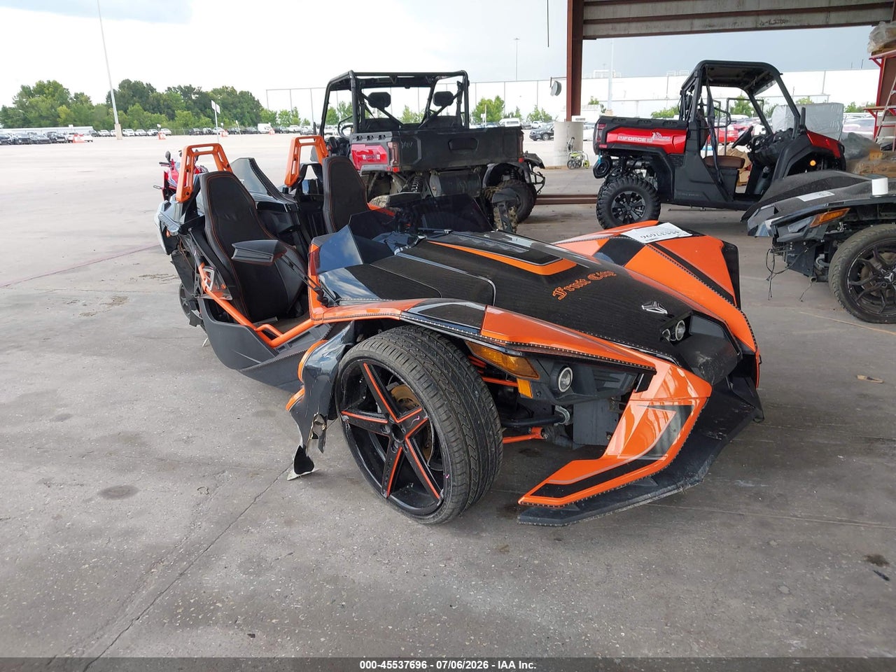 57XAARFA8J8****** · 2018 POLARIS SLINGSHOT SLR