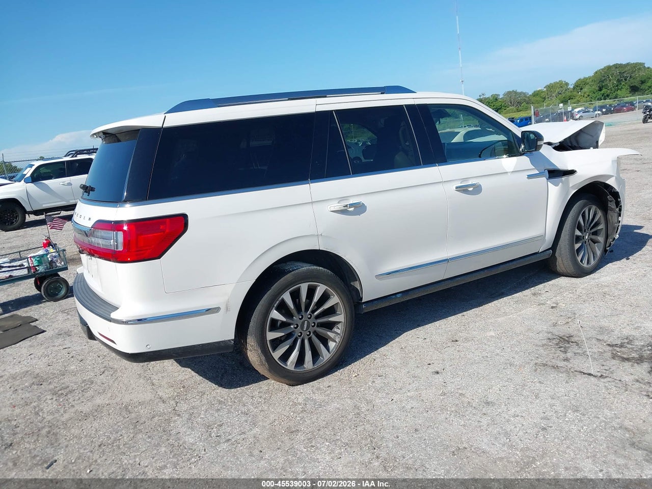2019 LINCOLN NAVIGATOR SELECT · 4/11
