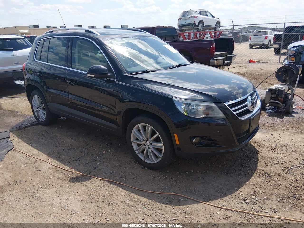WVGBV7AX2BW****** · 2011 VOLKSWAGEN TIGUAN SEL