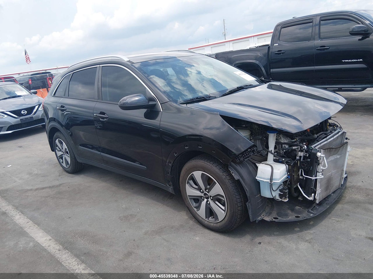 KNDCB3LC9J5****** · 2018 KIA NIRO LX