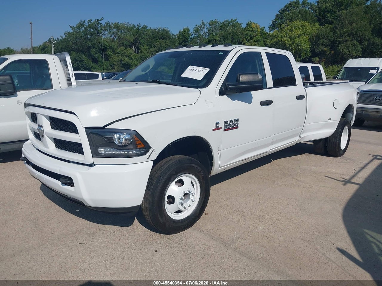 2017 RAM 3500 TRADESMAN  4X4 8' BOX · 2/4