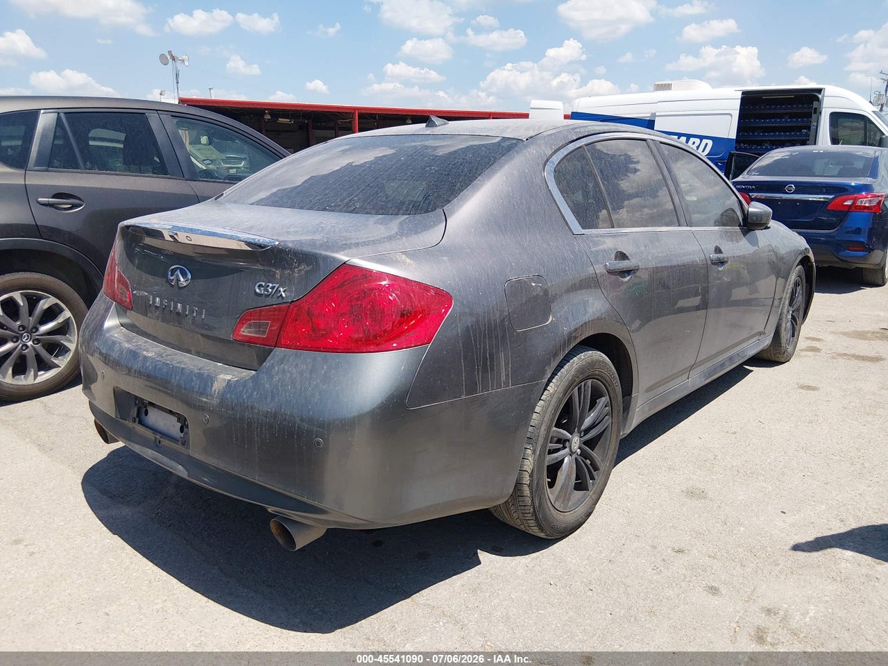 2013 INFINITI G37X   · 4/11