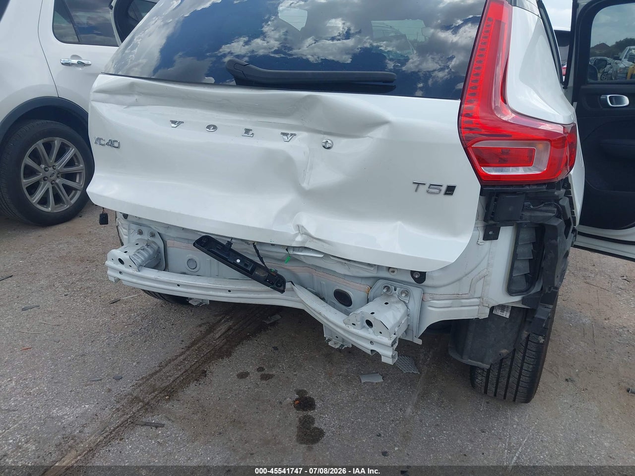 2021 VOLVO XC40 T5 R-DESIGN · 6/11