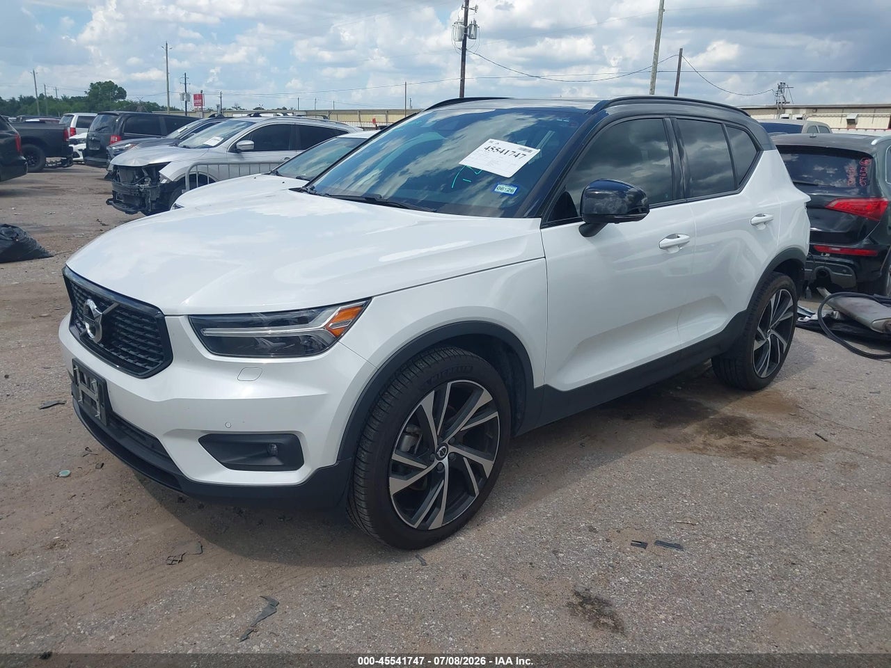 2021 VOLVO XC40 T5 R-DESIGN · 2/11