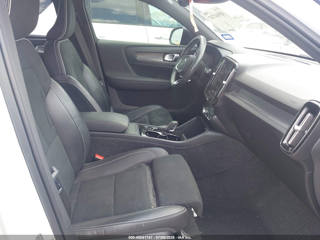 2021 VOLVO XC40 T5 R-DESIGN · 5/11