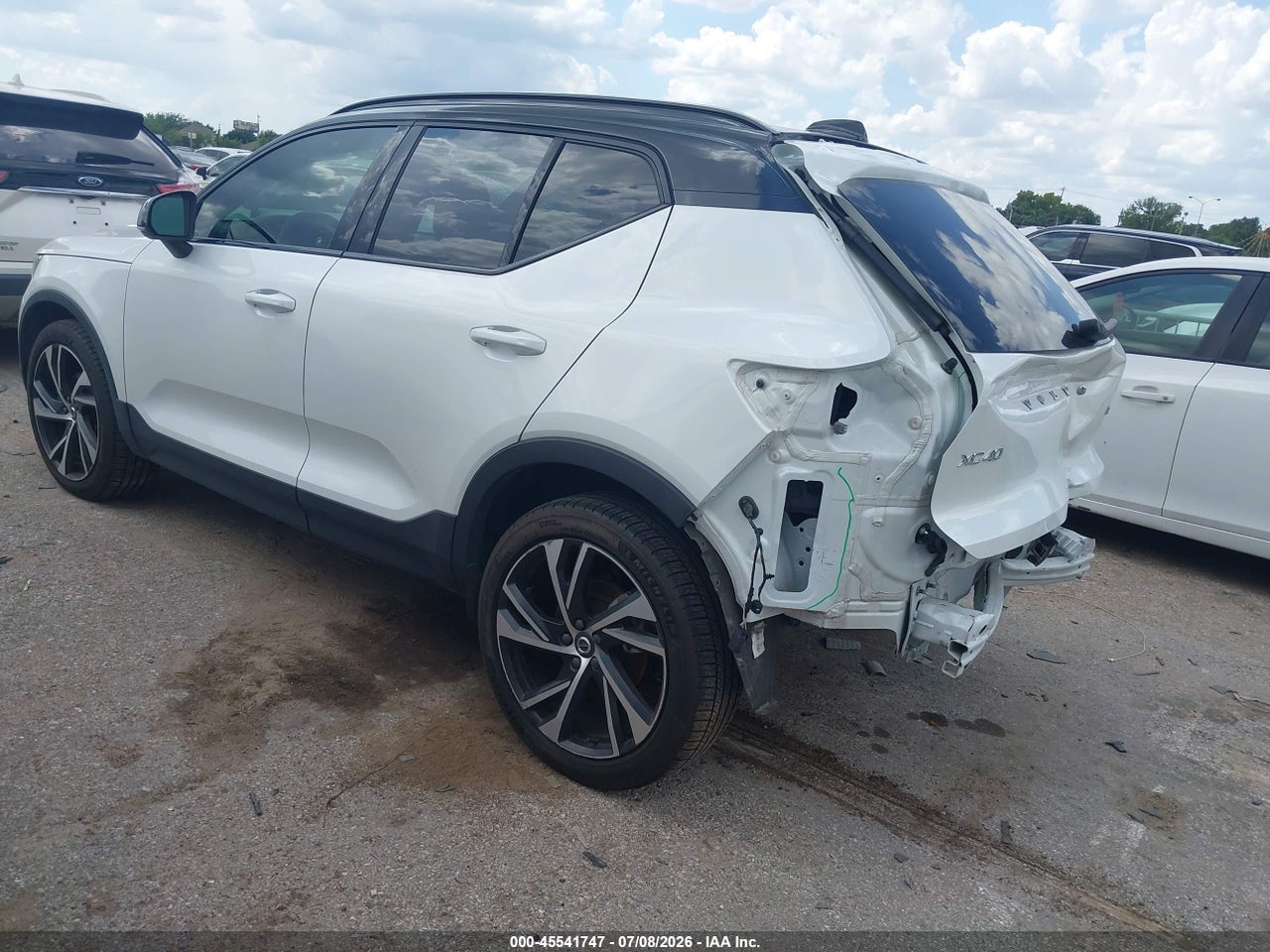 2021 VOLVO XC40 T5 R-DESIGN · 3/11